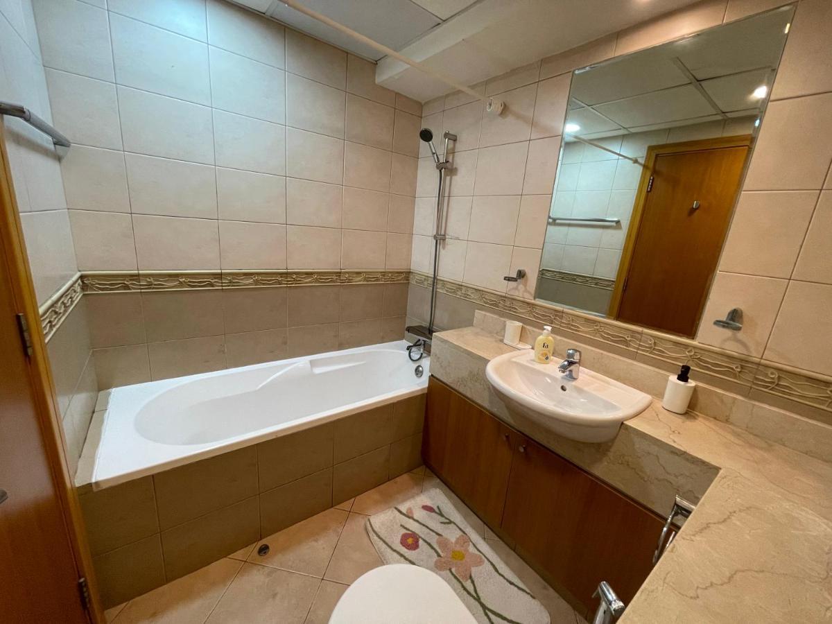 Metro Premium Location Spacious 2 Bedroom Apartment Right Next To The Metro Dubai Luaran gambar